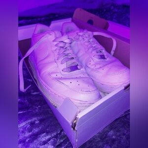 Slightly worn women’s nike Air Force 1’s Size 9